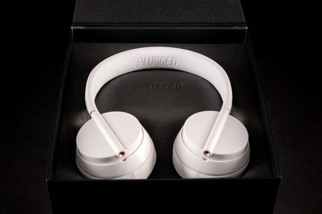 Cover Plugged headphones