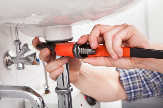 Man-School-101--How-to-unclog-the-kitchen-sink_