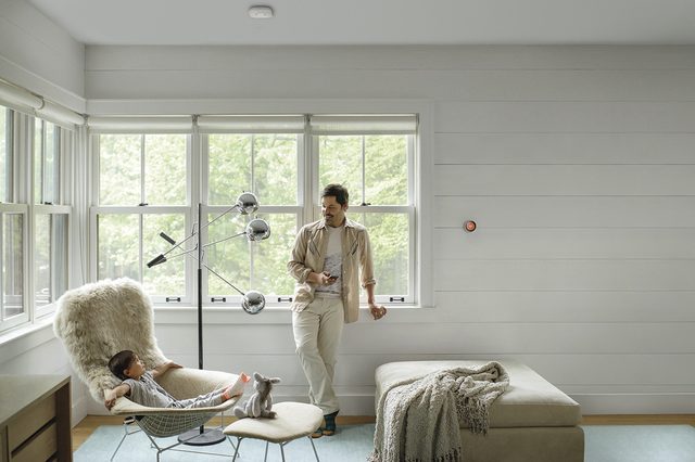 Nest-thermostat_lifestyle_3