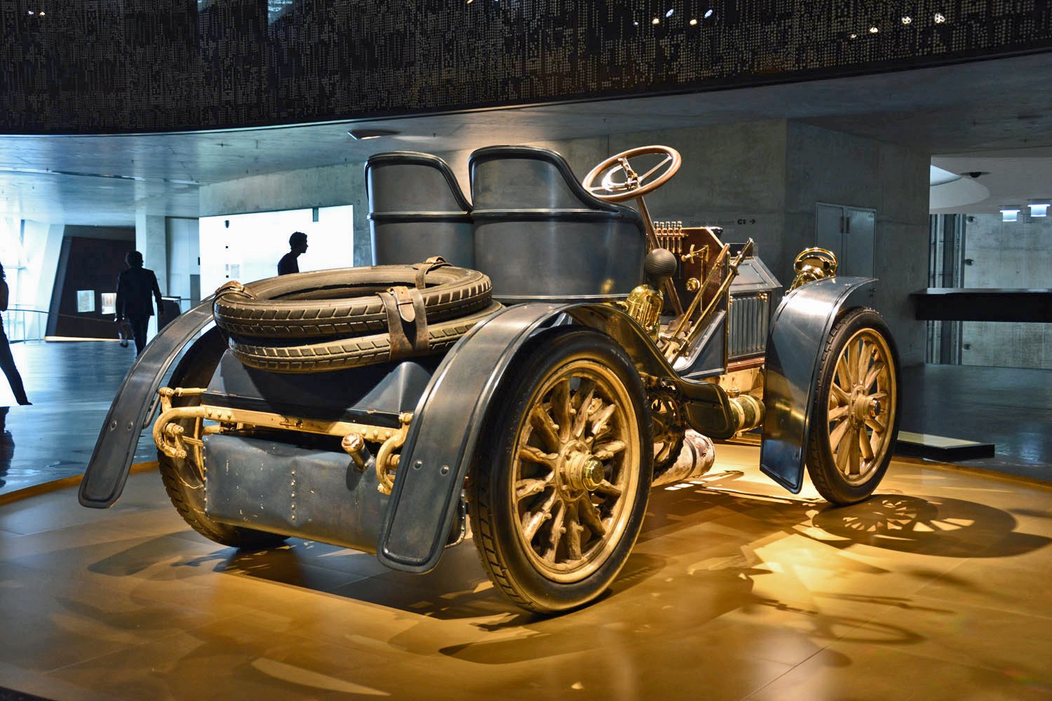 mercedes benz museum stuttgart pictures history ronan glon simplex 40 ps 5