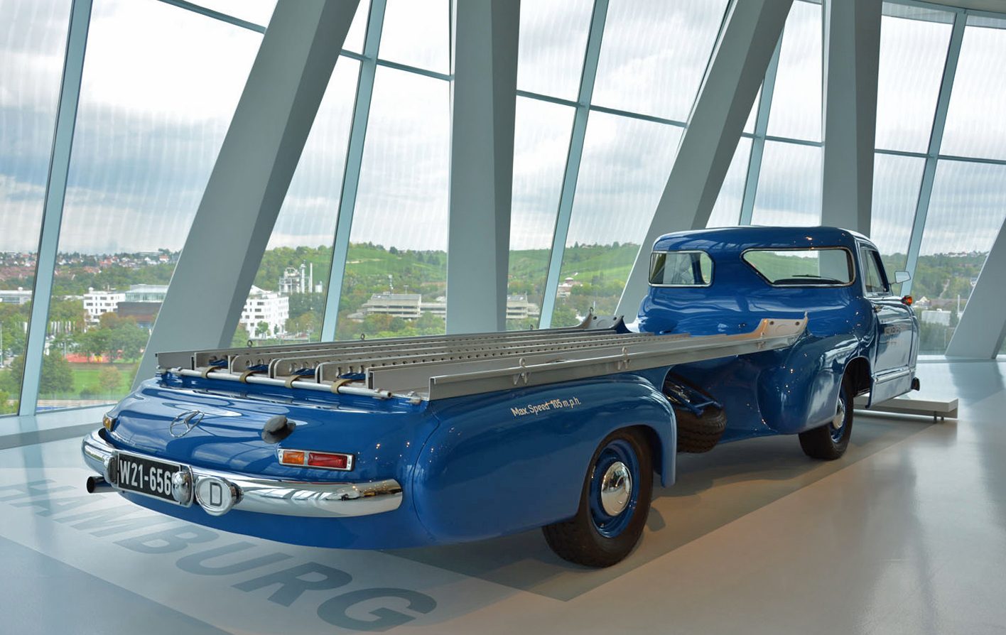 mercedes benz museum stuttgart pictures history ronan glon renntransporter 6