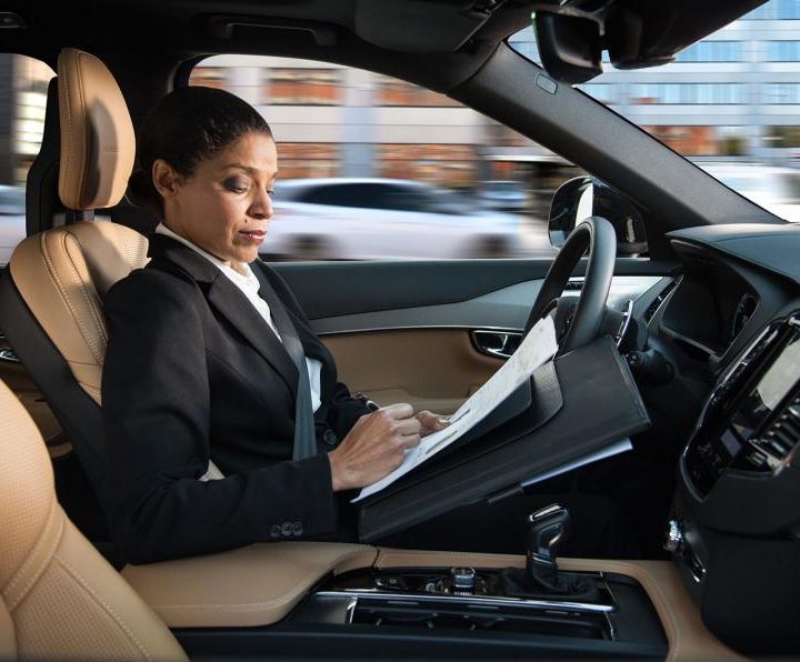 volvo-self-driving-person