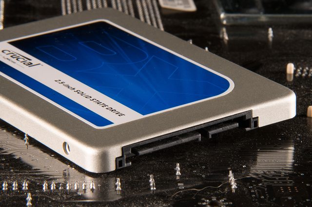 Crucial-BX-200-960gb-SSD-connector