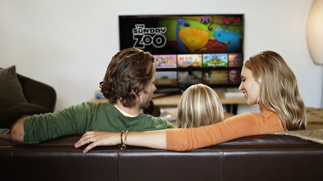 Family_TV_InHome002