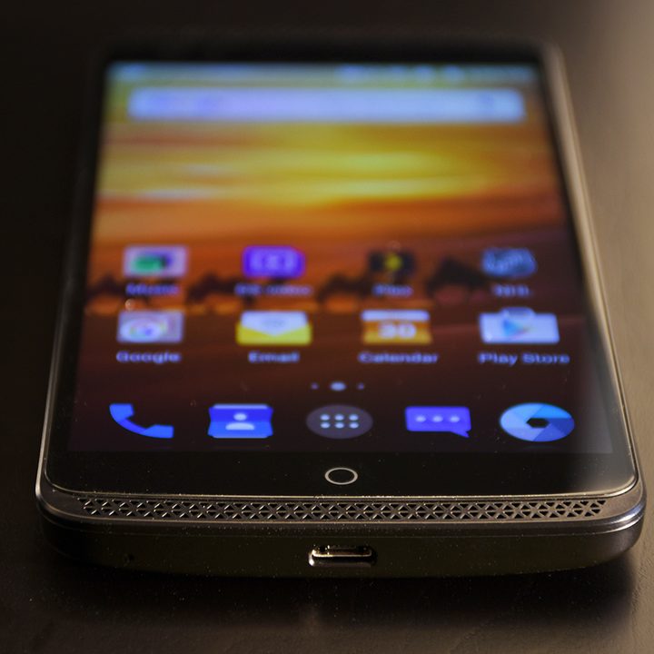 ZTE Axon