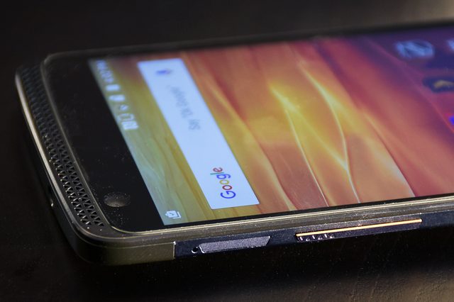 ZTE Axon