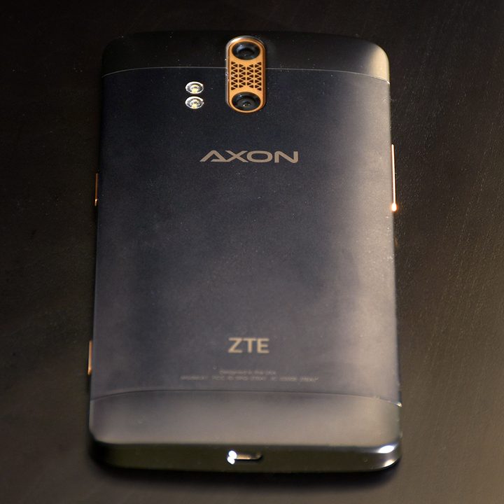 ZTE Axon