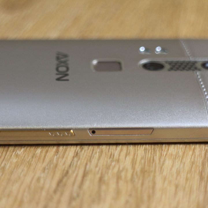 ZTE Axon Elite