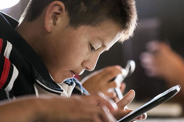 Kids Using Android Samsung's Marshmallow app encourages kids to put down the phone ...