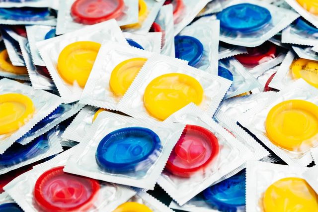 condoms_colors_shutterstock_246516376