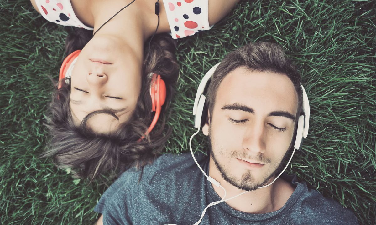 mqa universal music group deal hi res audio man and woman listening to
