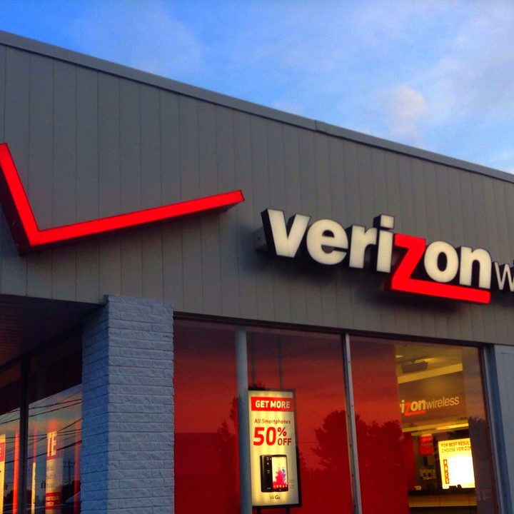 verizon-store logo.