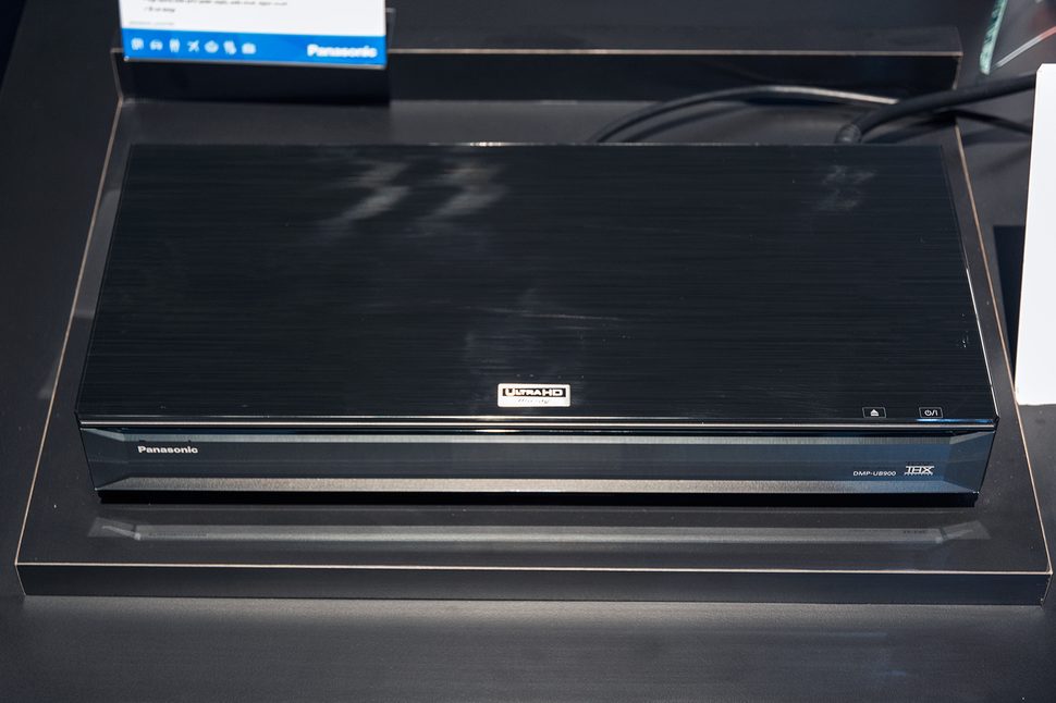 Panasonic-DMP-UB900-Ultra-HD-Blu-ray-Player-1