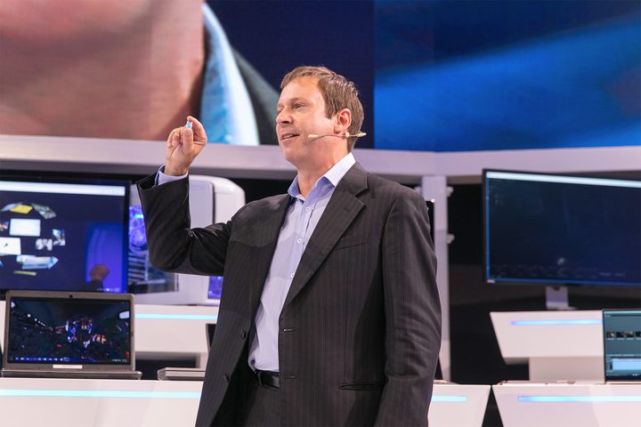 Kirk Skaugen, Intels SVP, shows off their 6th Generation Intel Core Processor