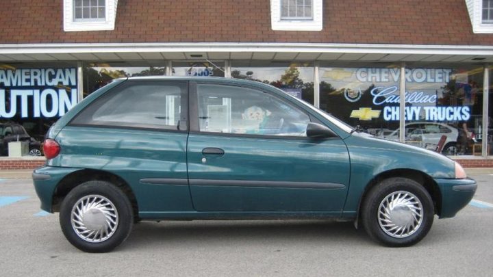 1995-2001-Geo-Metro-hatchback