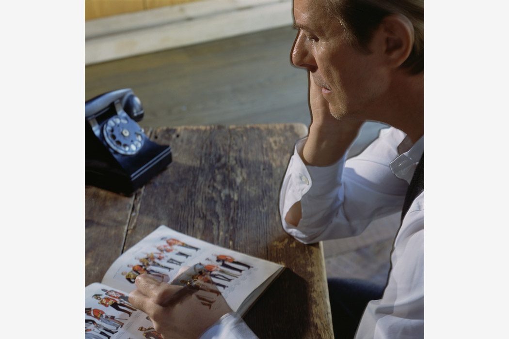 photographer markus klinko debuts unseen photos of david bowie by bowiecoverbook