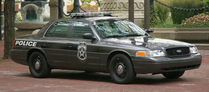 Ford-Crown-Victoria-Police-Interceptor_