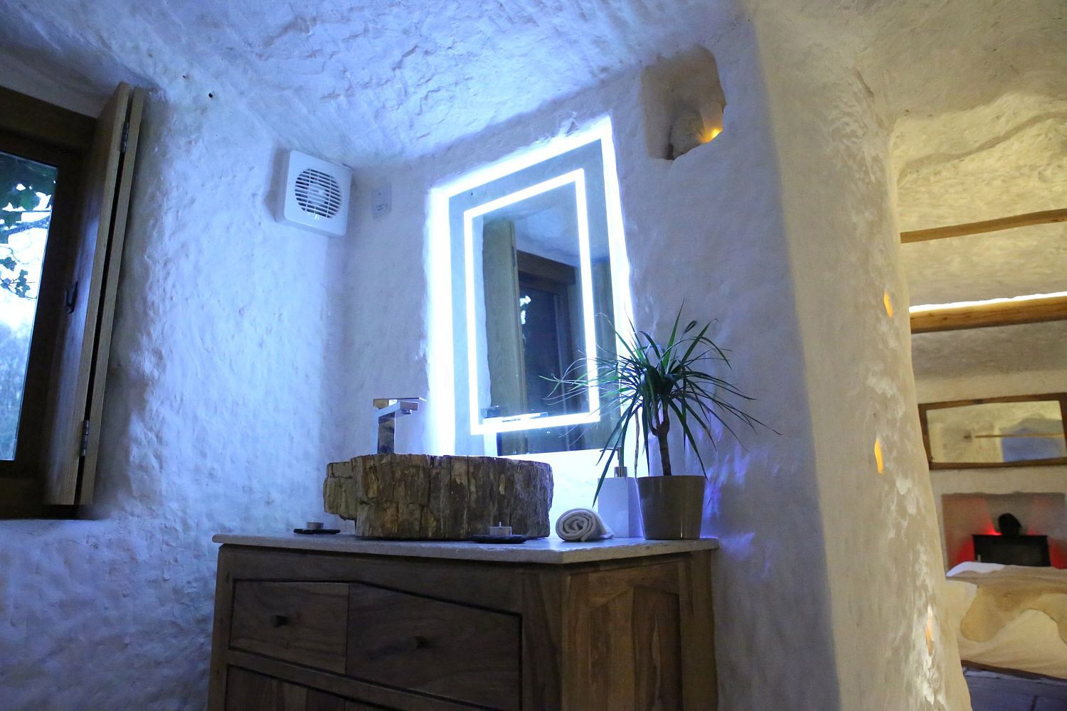 cave house europe rockhouse retreat 14