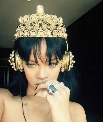 rihanna-headphones