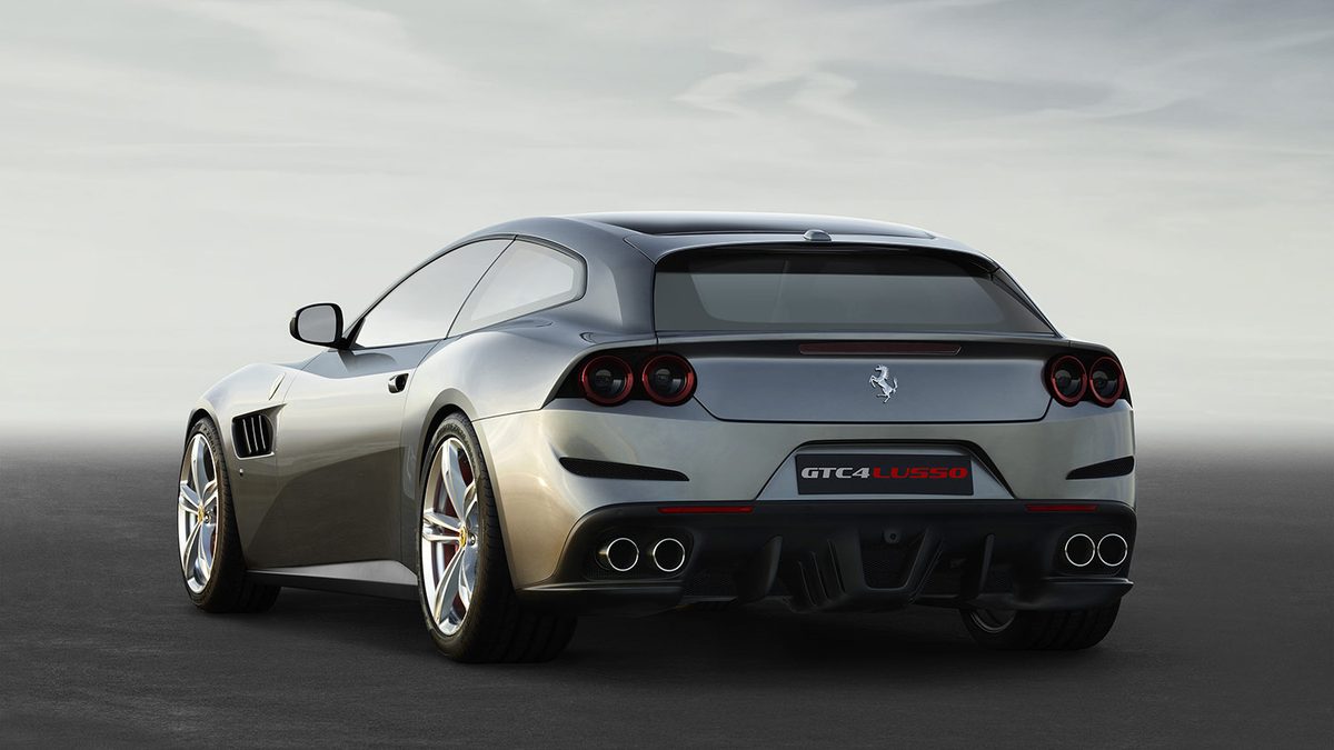 2017-Ferrari-GTC4Lusso_004