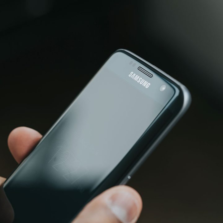samsung galaxy s7 edge review top screen angle 2