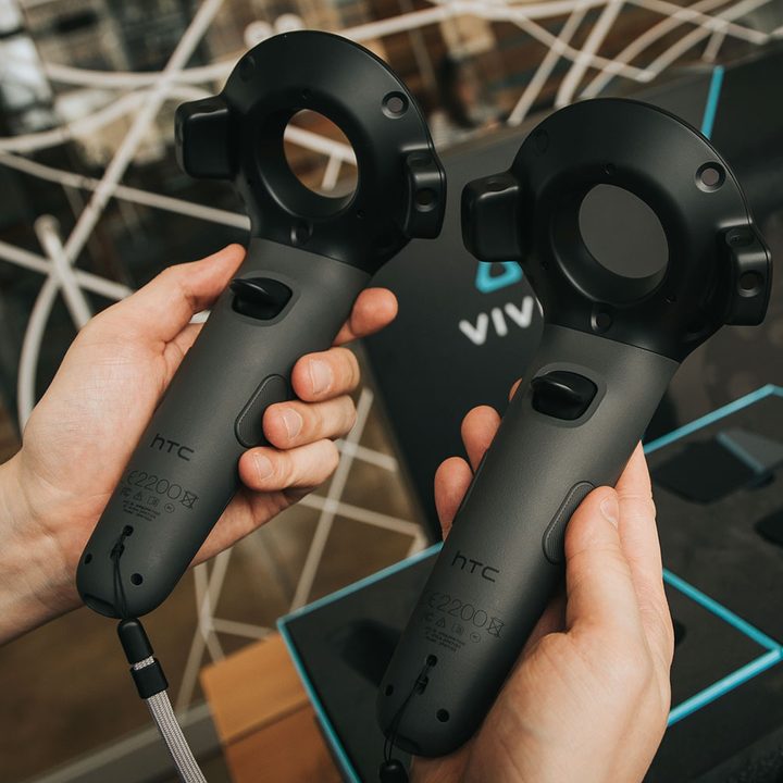 HTC VIVE