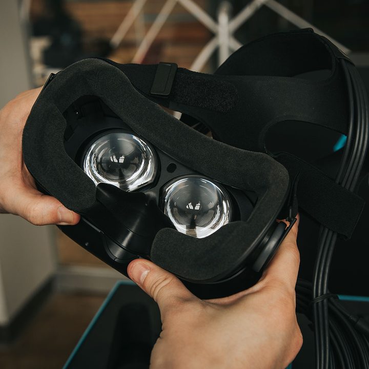 HTC VIVE