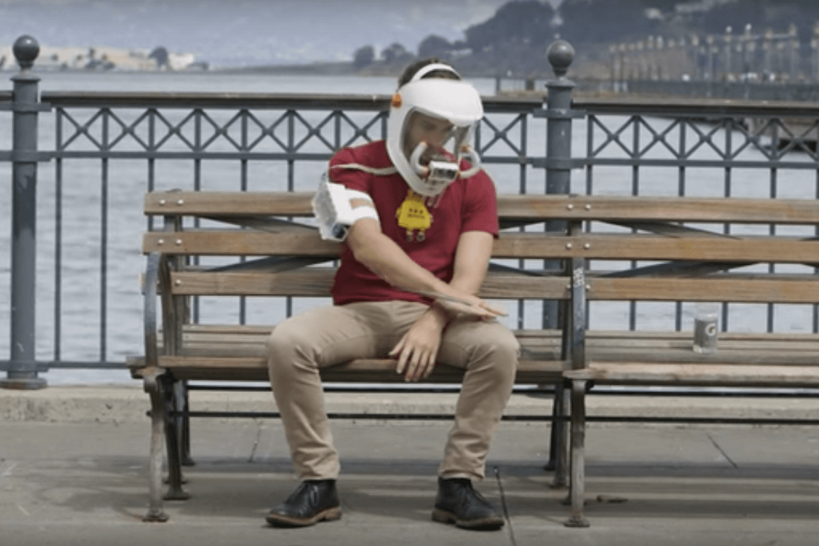 Synesthesia mask &ndash; smell any color around you