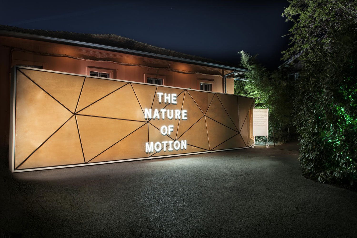 microclimate chair nike nature of motion 001