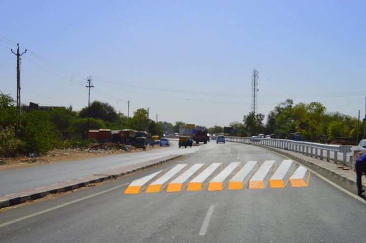 Painted road block optical illusions stop traffic accidents in Ahmedabad