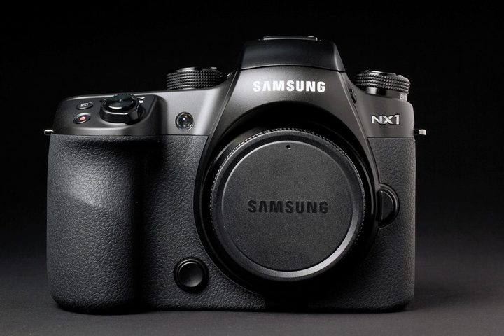 samsung-nx1-front-closed