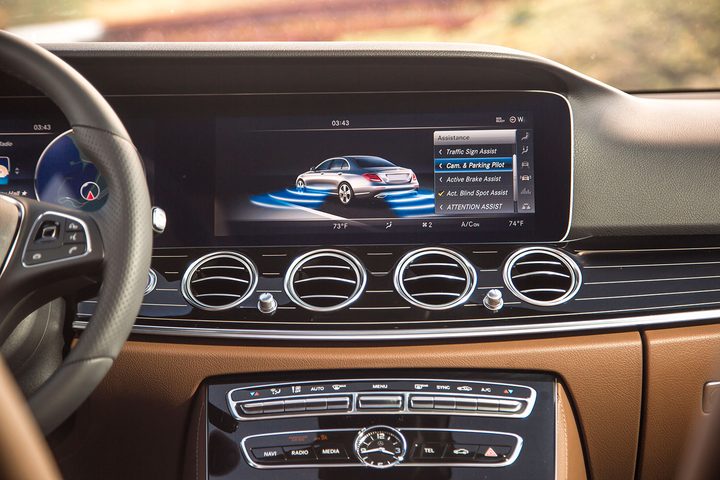 2017-Mercedes-Benz-E-Class-console