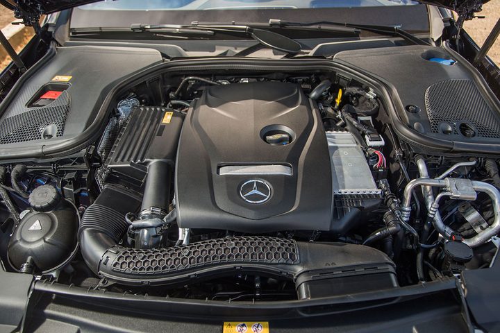 2017-Mercedes-Benz-E-Class-engine