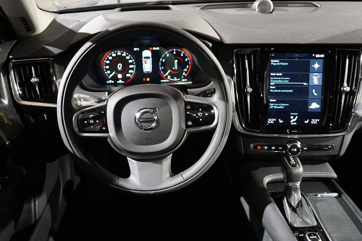 2017 Volvo S90