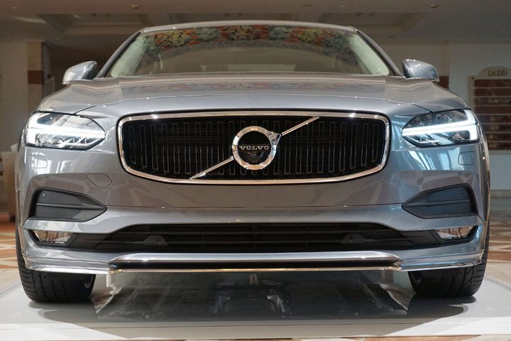 2017 Volvo S90