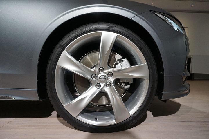 2017 Volvo S90