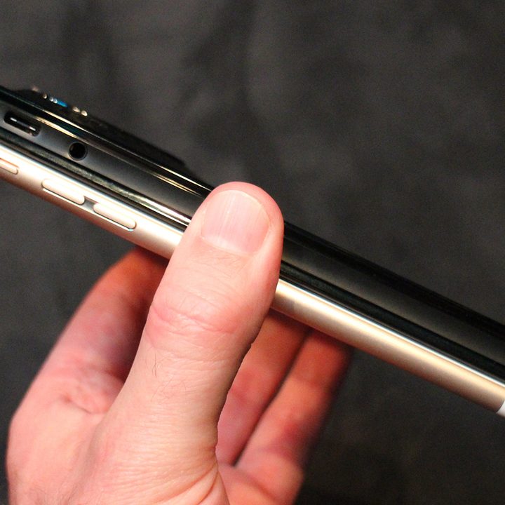 Sirin Labs Solarin Hands On