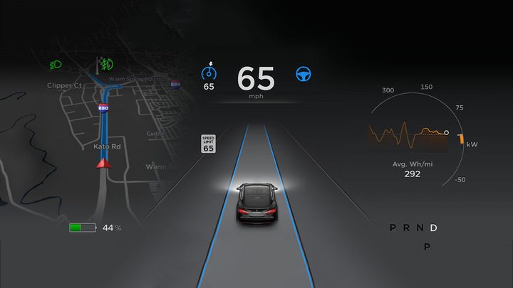 Tesla-Model-X-crashes-autopilot