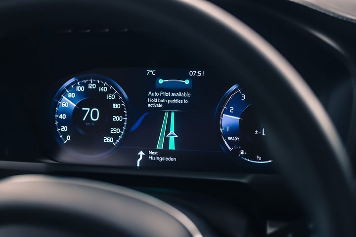 Volvo Intellisafe Autopilot-dash