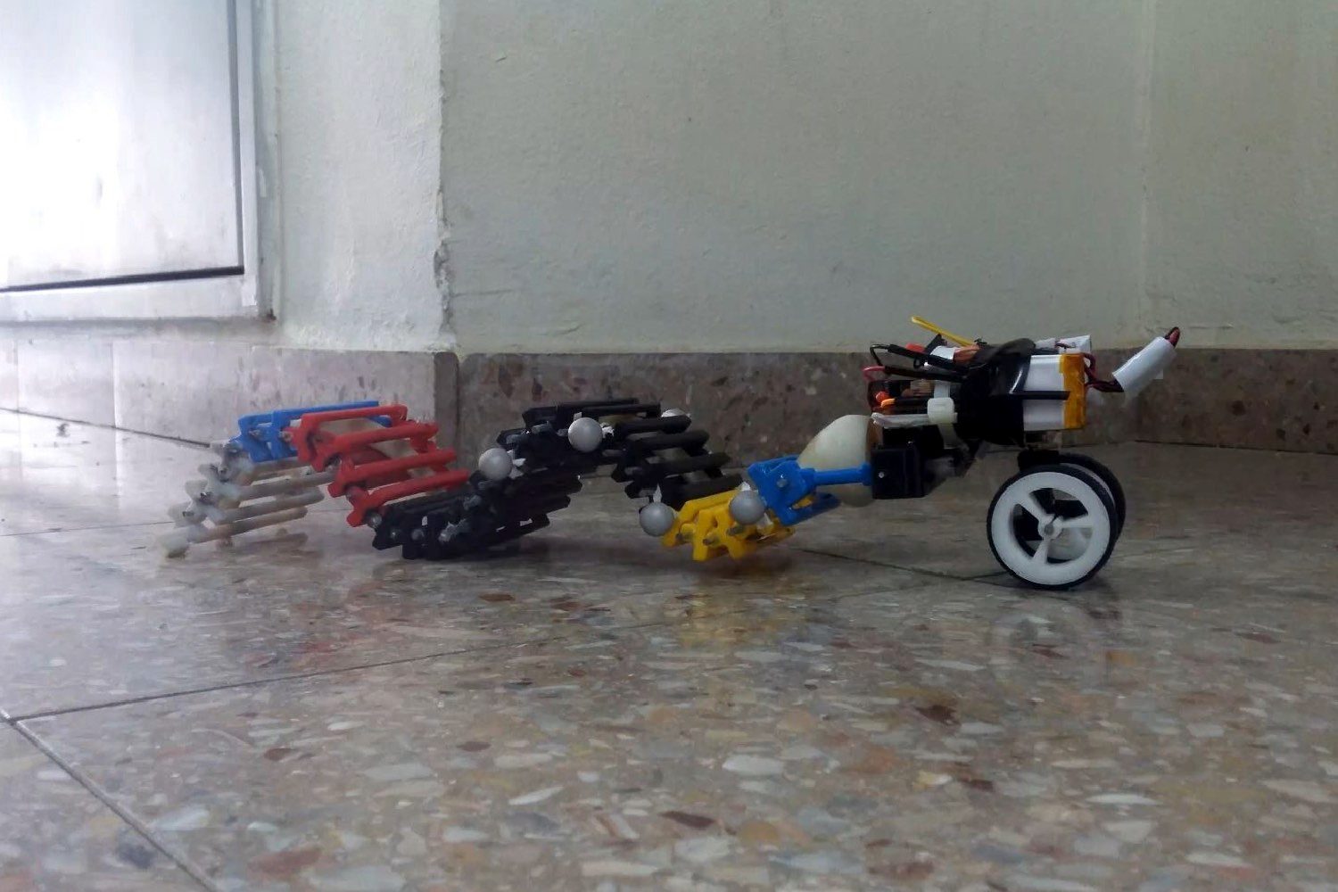 worm robot locomotion on floor