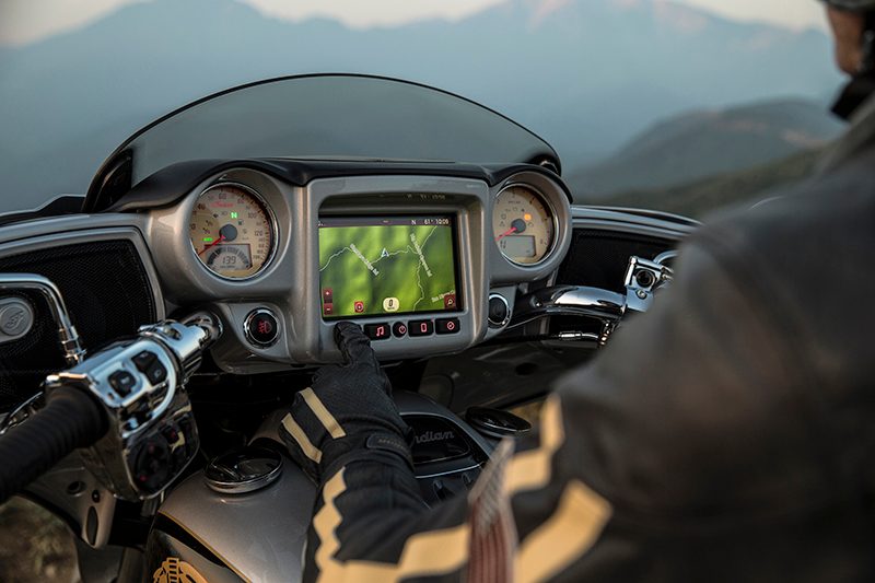 indian motorcycle ride command touchscreen 2017 imc infotainment roadmaster 05