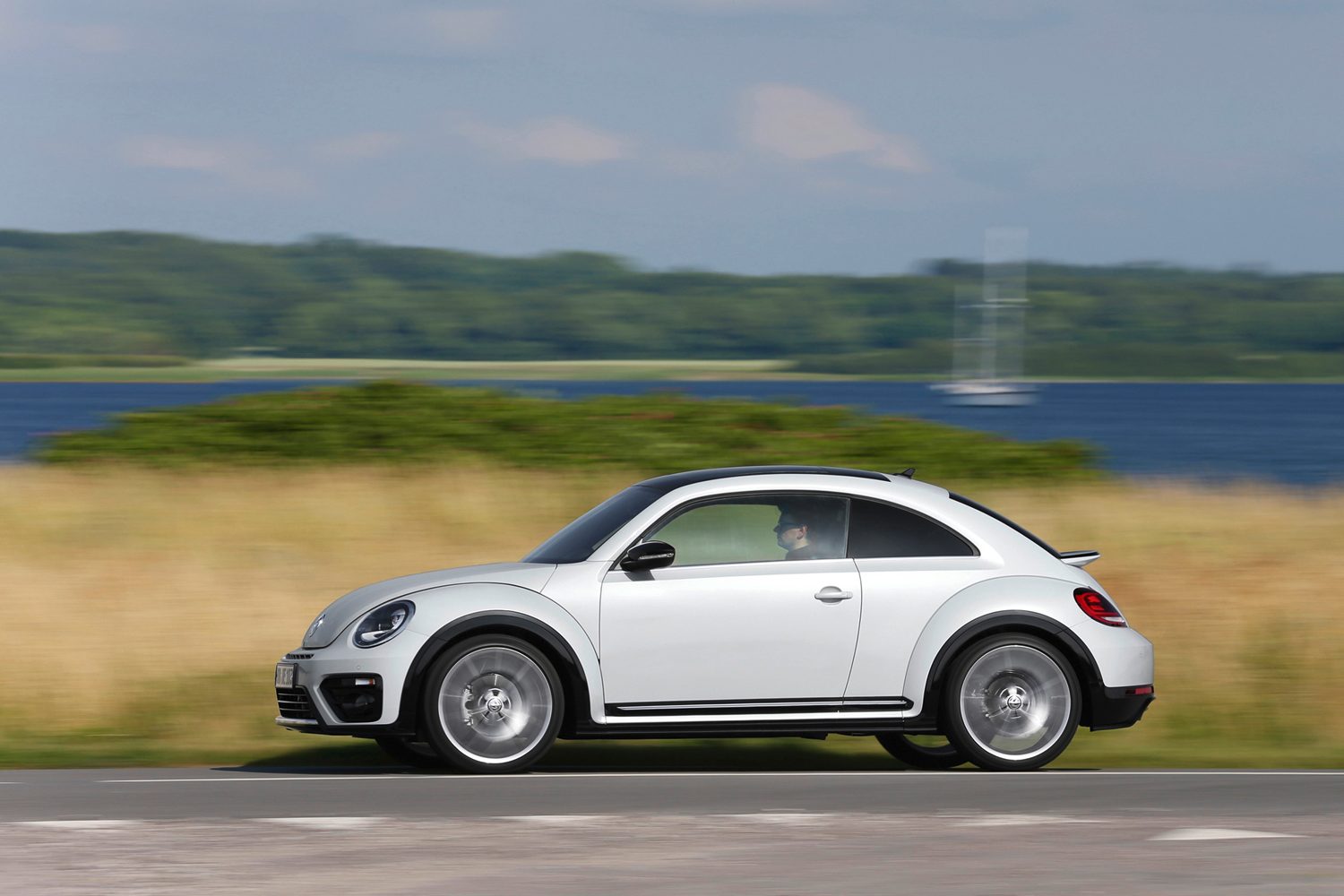 2017 volkswagen beetle news specs pictures 31