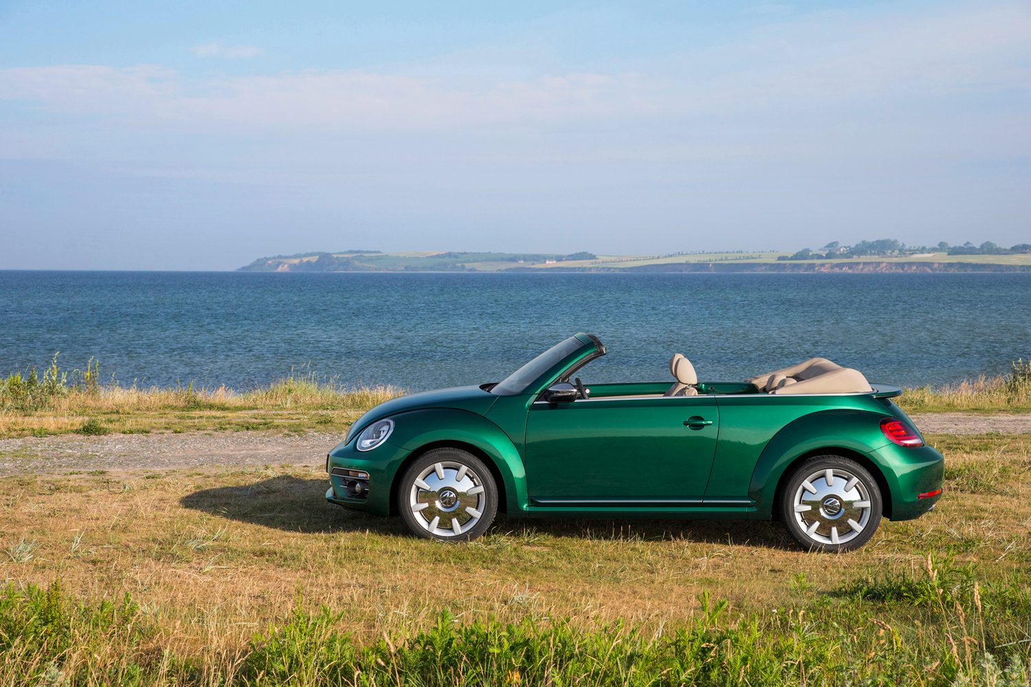 2017 volkswagen beetle news specs pictures 8