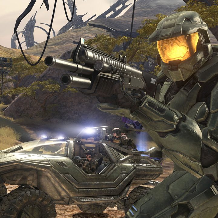 Master Chief aims a gun in Halo 3.
