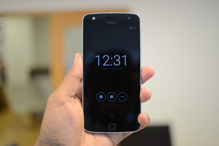 Moto-Z-Play-Droid-and-Hasselblad-mod-hands-on-12
