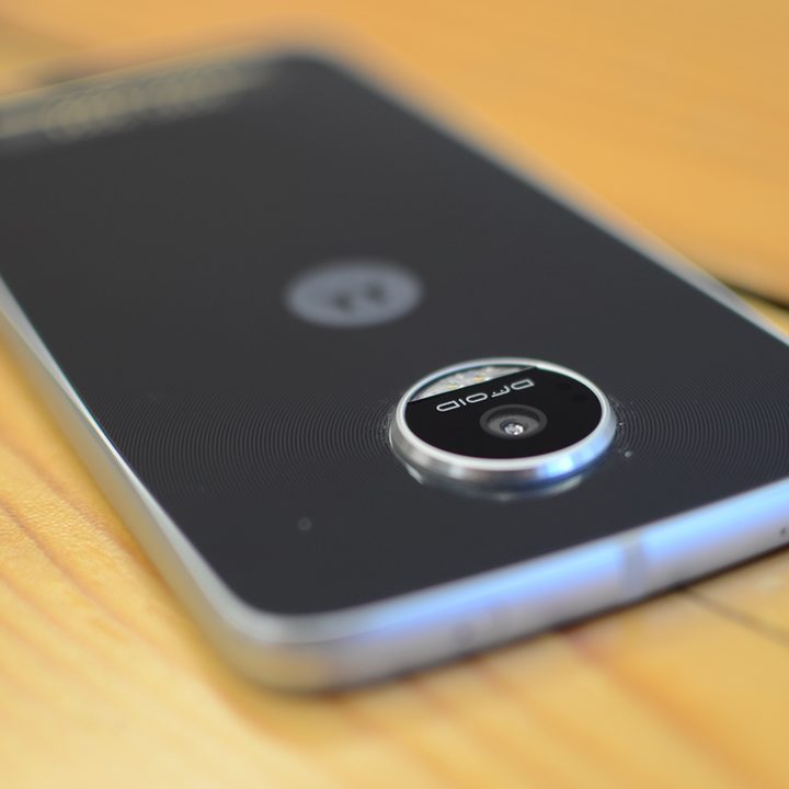 lenovo moto z play droid hands on and hasselblad mod