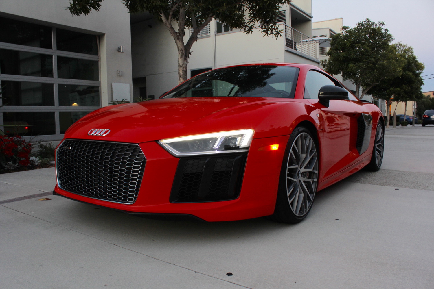 2017-Audi-R8-V10-Plus-0014.jpg