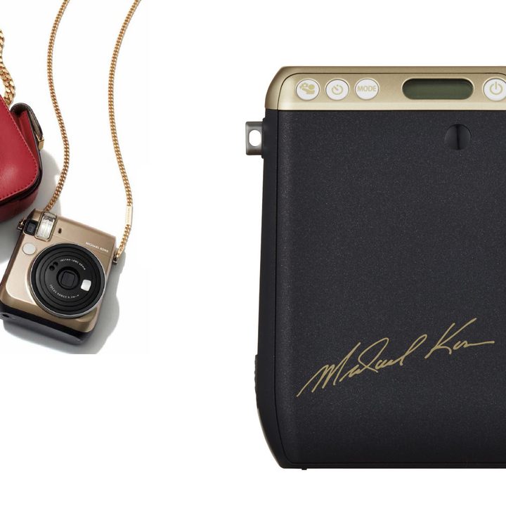 fujifilm-instax-mini-70-michael-kors-back-accessories