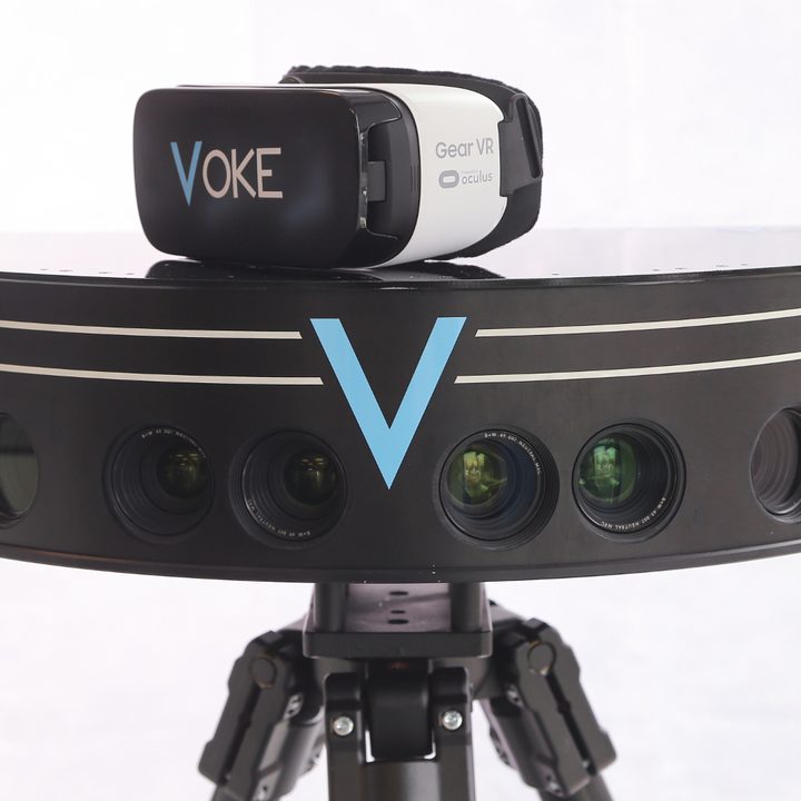 At NYFW, an Intel experience powered by VOKE’S TrueVR platform and Intel data center technologies, creates a natural viewing environment, transporting viewers from their couches to the runway. (Credit: VOKE)