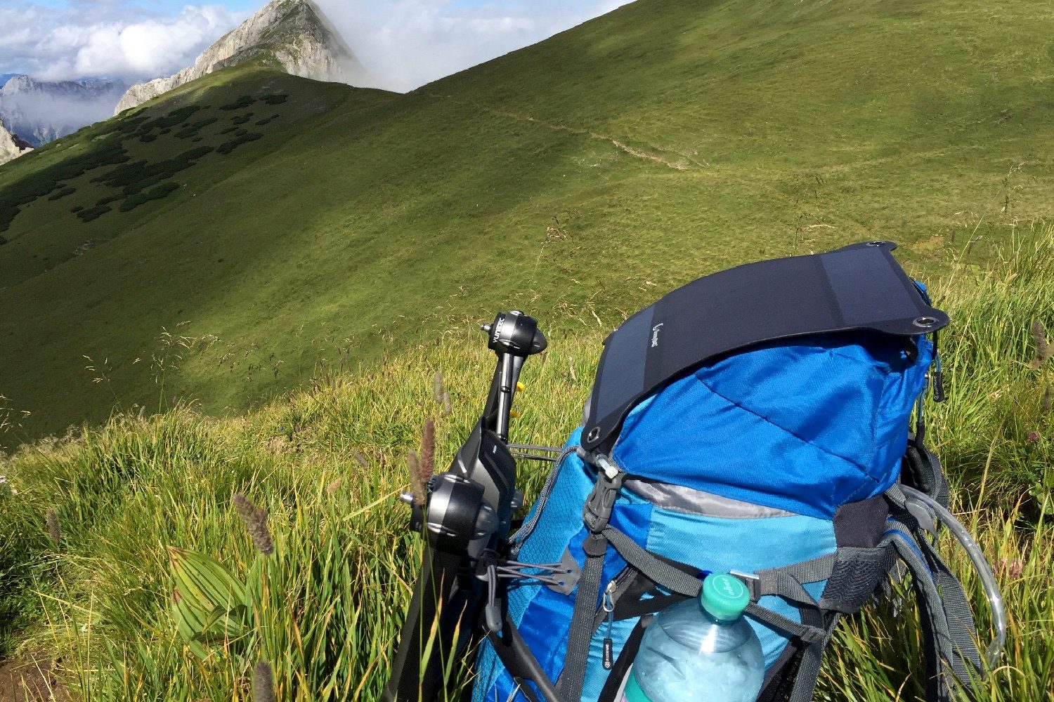 flexible solar panel kickstarter sunnybag leaf  rucksack